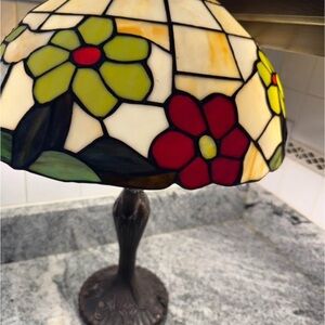 Tiffany Stained Glass Floral Table Lamp